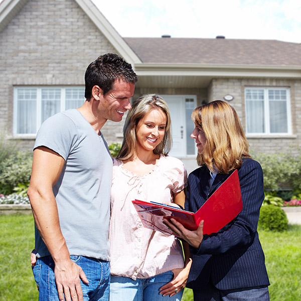 agent selling home to a couple